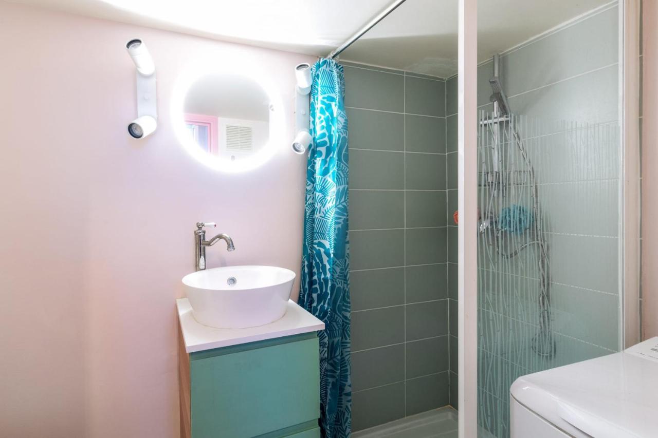 Charming Industrial-Style Studio Just Nearby Montmartre In Paris - Welkeys Lägenhet Exteriör bild